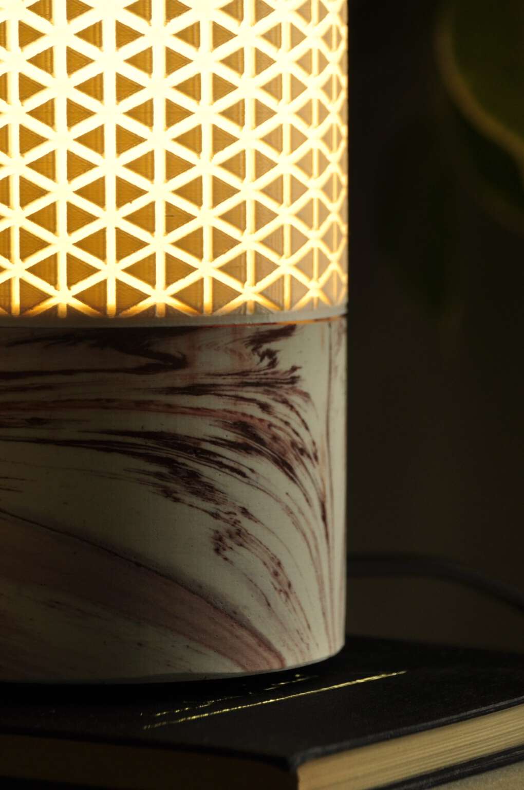 Pic-To-Lamp Base Marble White Burgundy CloseUp